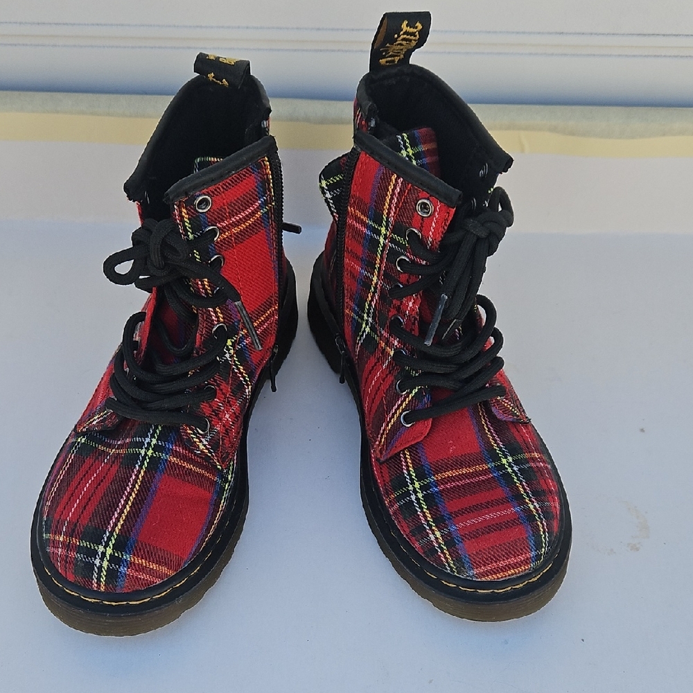 Dr. Martens Kids Boots in Red Tartan